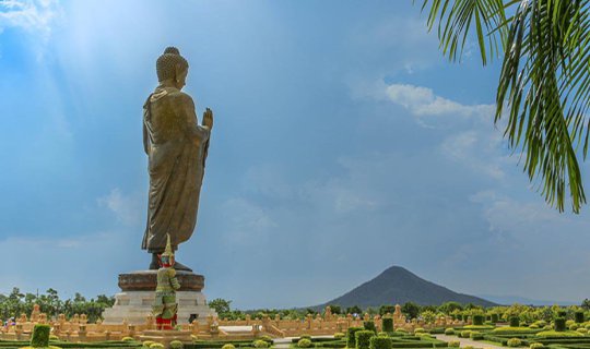 Cover Western Buddha Image: The Buddha of Loving-Kindness for the Thai Peo...