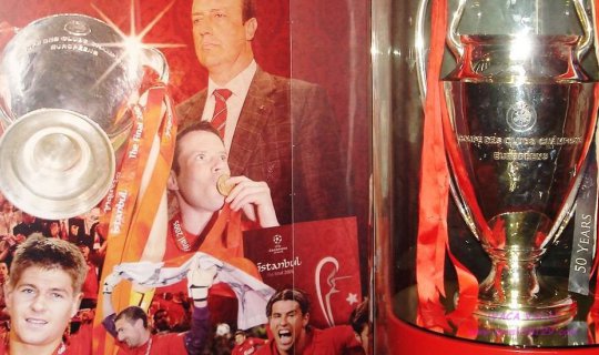 Cover A Day at Anfield: Immerse Yourself in LFC History at the Museum 🏆...