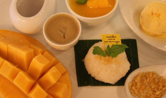 cover Love Me Love Mango @ "Make Me Mango"
English:"If you love me, then you must also love mangoes. This is the message conveyed by the phrase 'Love Me Love Mango' at the 'Make Me Mango' event."