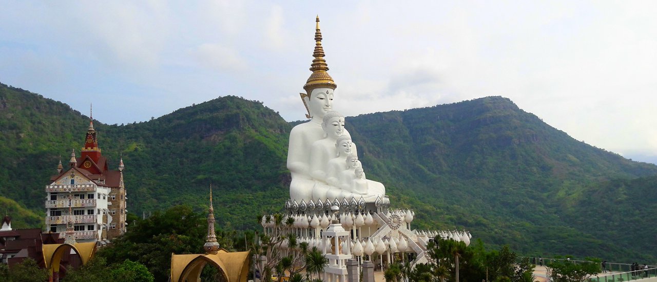 cover Phu Tub Berk, Phra That Pha Son Kaew in the early rainy season (green season) is truly beautiful.