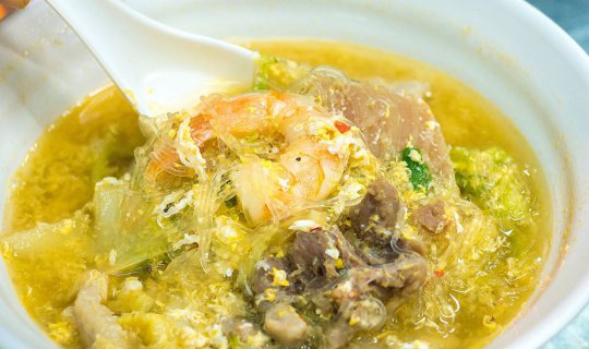 cover Elvis Suki Yotsa: A large suki bowl with a big grilled squid.