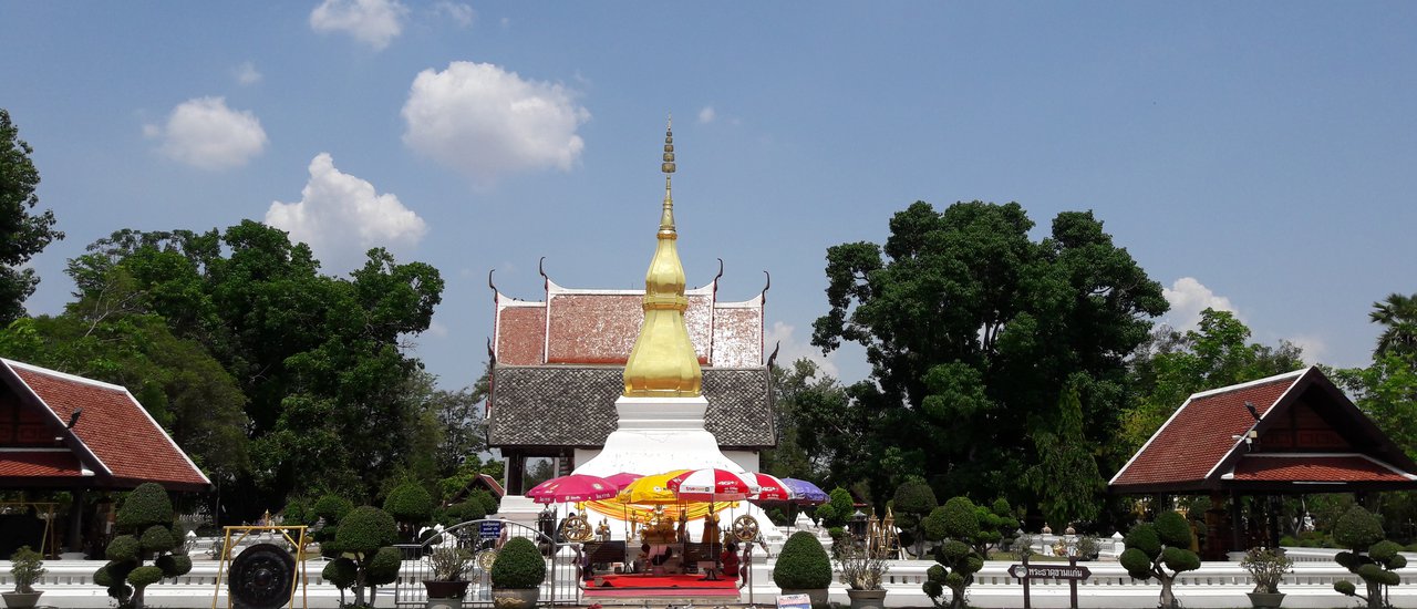 cover Paying respects at Kham Kaen Pagoda, followed by a delicious Isaan meal at the Rom Mit restaurant.