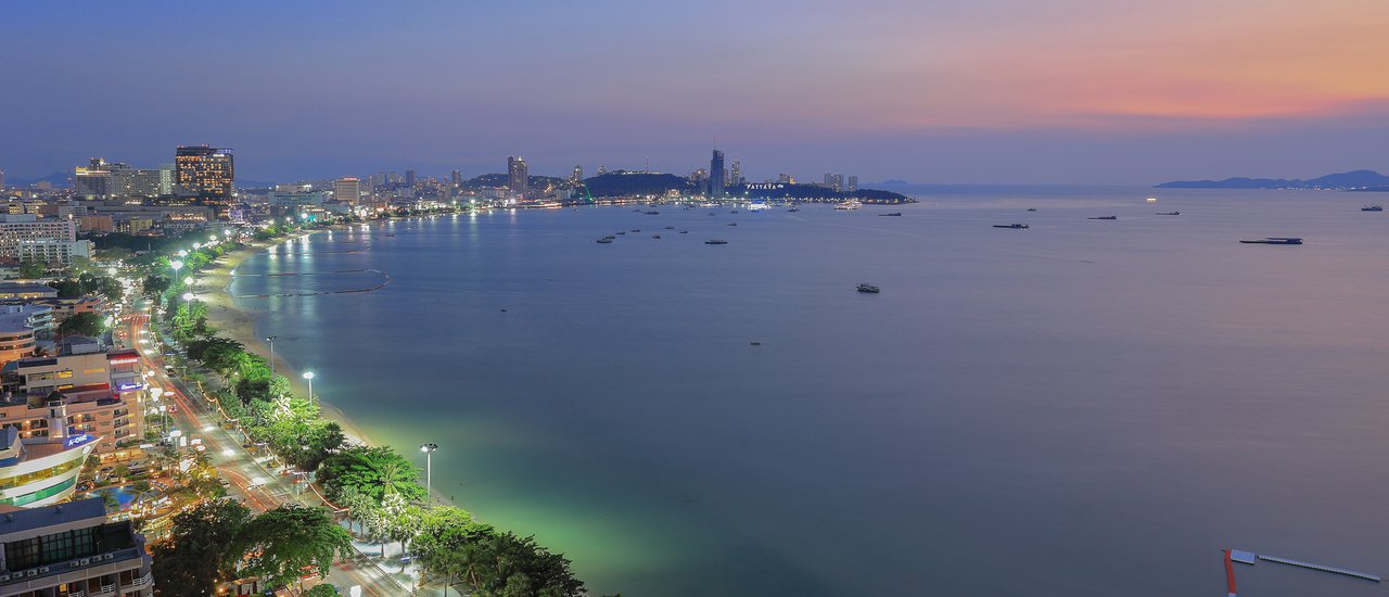 cover + + + The Holiday Inn Pattaya brings the ocean right to my doorstep. + + +