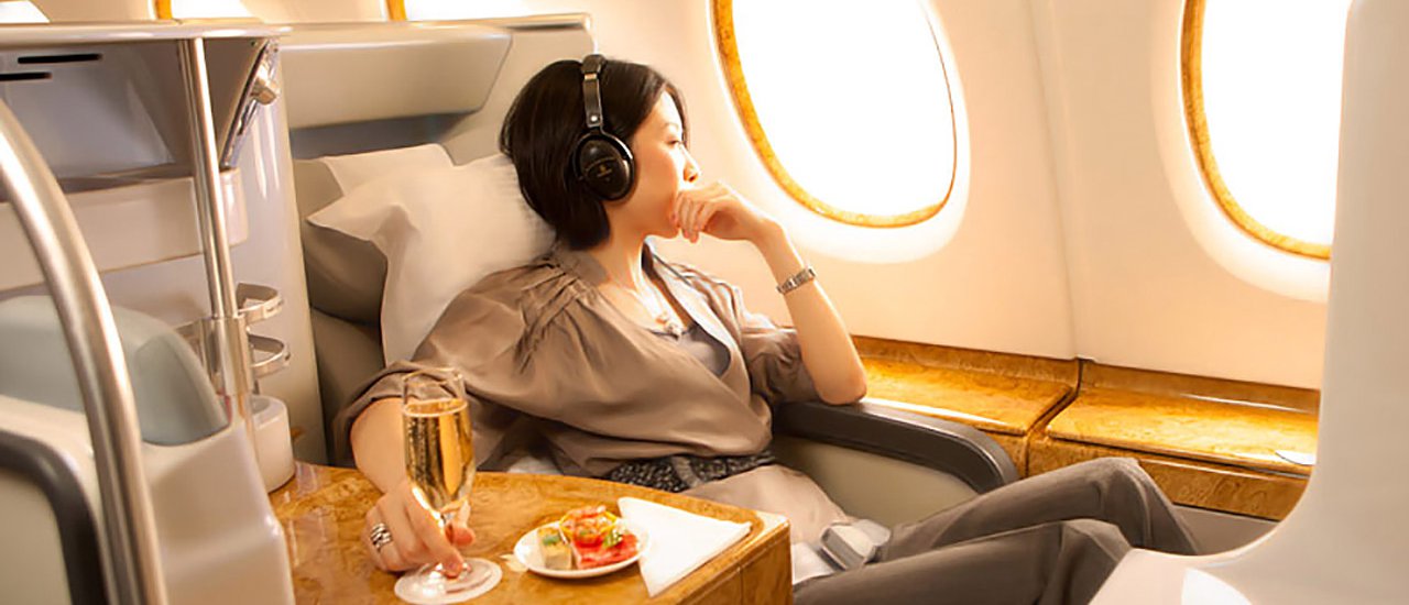 cover 7 Tips for a Comfortable Airplane Journey
This phrase translates to "7 Tips for a Comfortable Airplane Journey" in English.