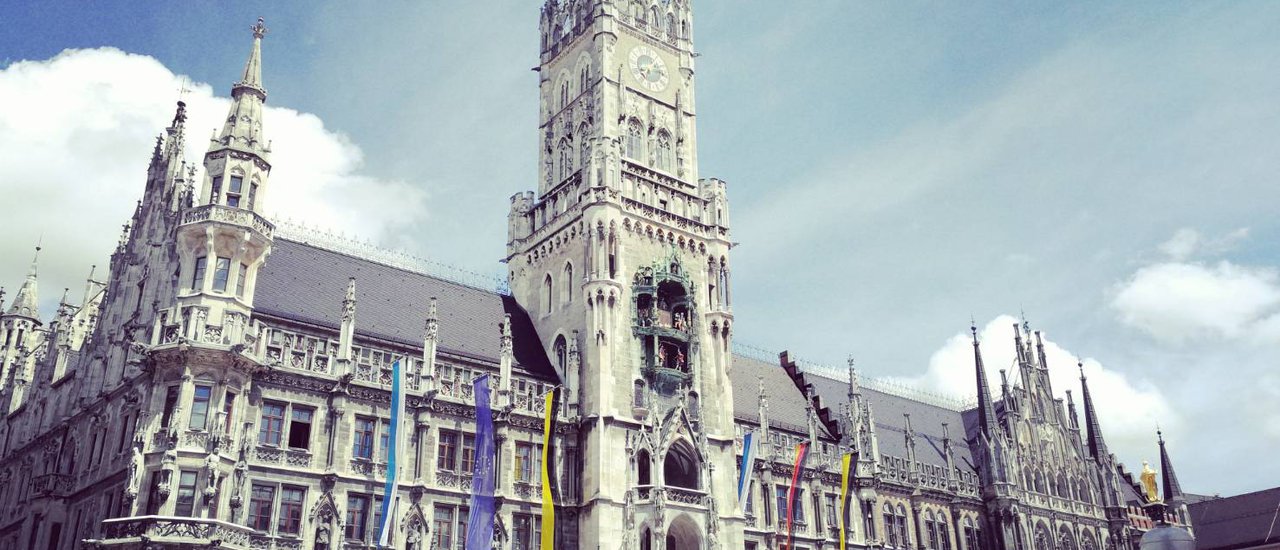 cover Munich = มิวนิค 
I have come here to eat "German pork knuckle" ... 
End