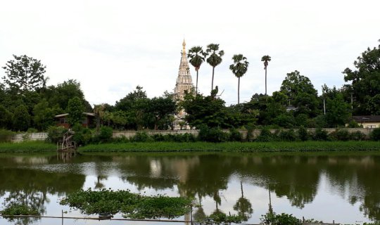 Cover Enjoying a meal with a view of the beautiful pagoda by the Ping Rive...