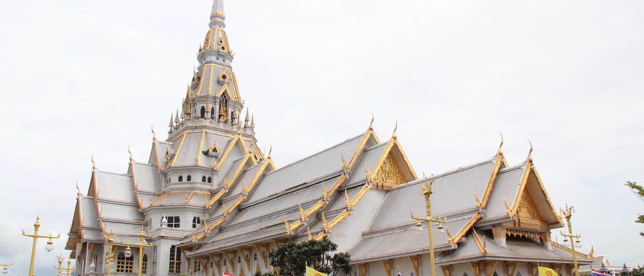 cover "Three temples, one market" - A complete experience in Chachoengsao.