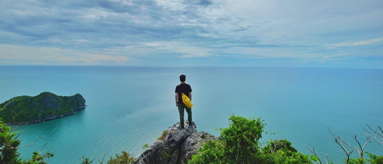 cover Embracing loneliness is no fun, let's go hug the mountains instead!
@HeLomMorGor
Solo travel without a car and on a budget.