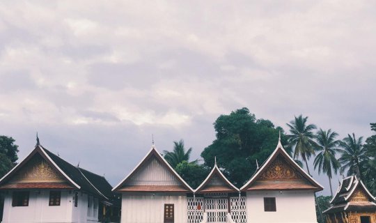 Cover Carry a thousand baht to "Luang Prabang" for 4 days and 3 nights, in...