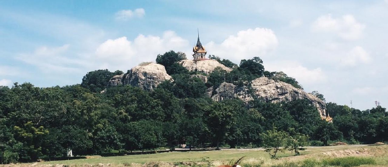 cover A Solo Day Trip to Wat Phra Phutthachai, Saraburi

"Even alone, you can travel. Even in a day, you can go... to Wat Phra Phutthachai in Saraburi."