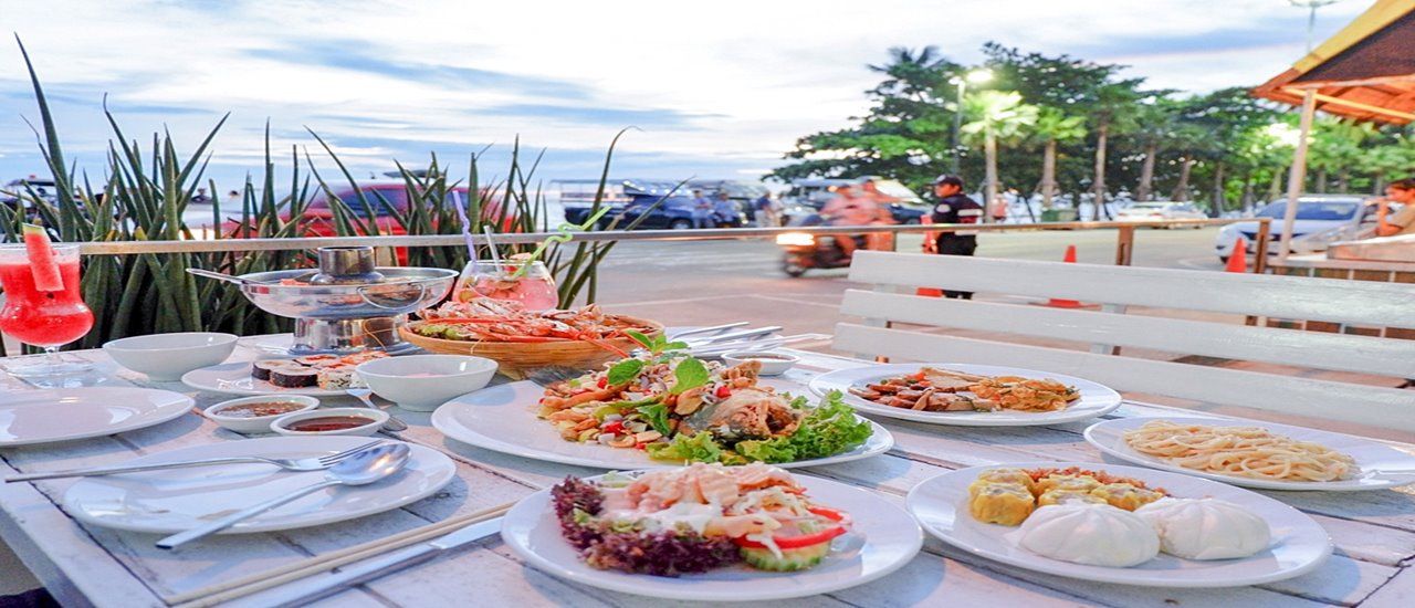 cover Enjoy Crab Feast with Stunning Beach Views at Dee Beach Pub & Restaurant's Seafood Buffet in Pattaya