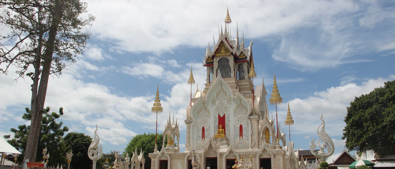 cover Visiting Temples in Phetchaburi Province 
This phrase translates to "Visiting Temples in Phetchaburi Province" in English.