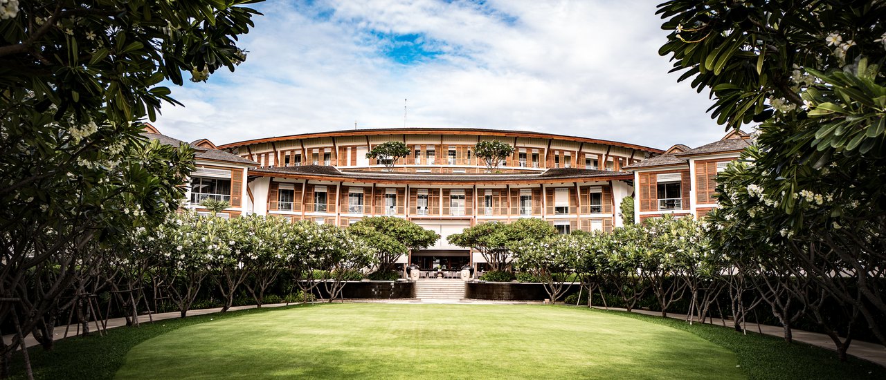 cover Relaxing Getaway at Bluport, Intercontinental Huahin's New Wing