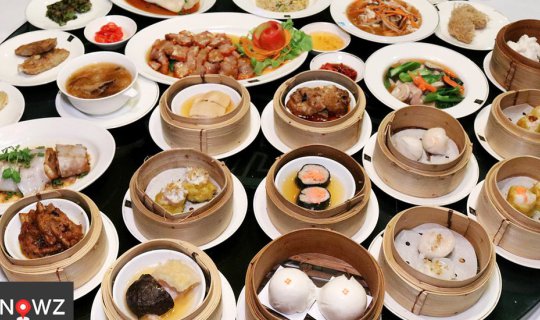 cover Dim sum lovers rejoice! Lok Wah Hin offers a 4.5-hour dim sum buffet dinner for 490 baht net.