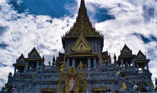 Cover A tour of the Wat Traimit Museum, because Yaowarat is not just about...