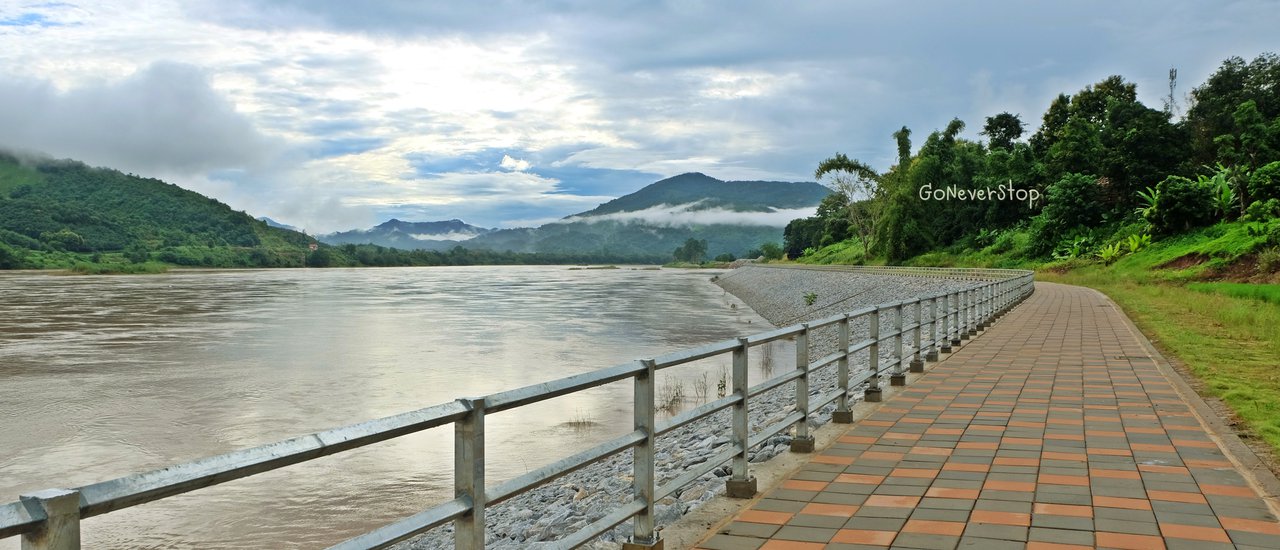 cover Witness the low-hanging clouds at "Rai Saeng Arun"