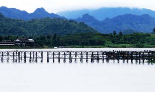 cover He has a budget of 1,500 baht... I'll take you to Sangkhla Buri.