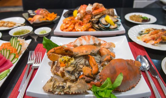 cover Buy 4 Get 2 Free on Crab Roe Buffet at The Landmark Bangkok Hotel