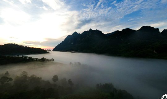 Cover Mist and starlight: "Manmok Chiang Dao Homestay" at Doi Luang Chiang...