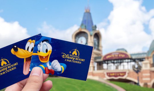 Cover Shanghai Disneyland: Frequently Asked Questions and Tips for a One-D...