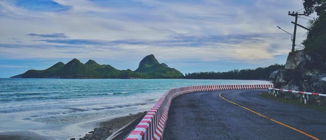 cover A trip to the three bays of Laem Phak Bia, exploring caves, playing with the waves, and relaxing at Chiao Le – all this and more awaits you in Prachuap Khiri Khan!