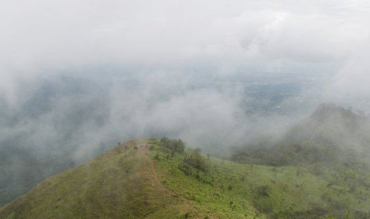 Cover Immerse yourself in the natural beauty of Doi Luang Tak....