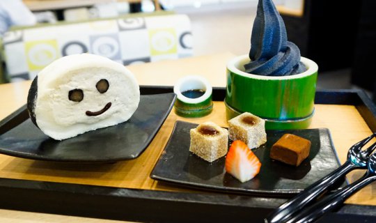 cover Adorable and Delicious Desserts at Kyo Roll En