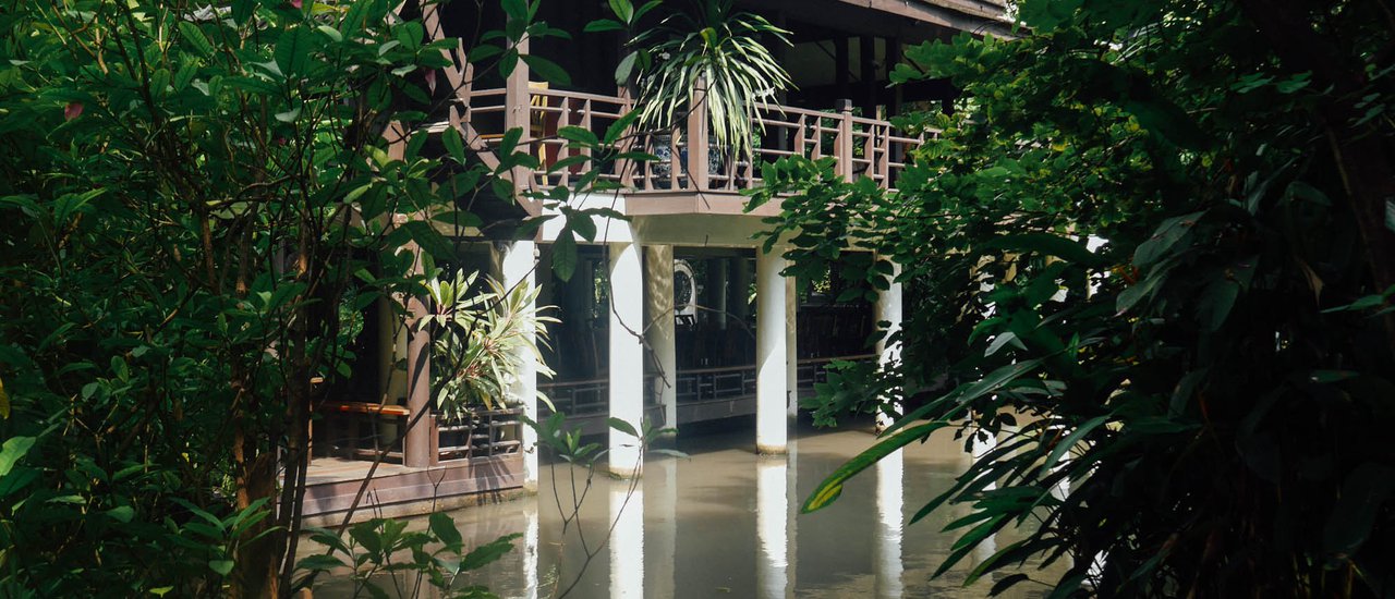 cover One-Day BTS Trip: Exploring the Vimanmek Mansion Museum and Cozy Cafes near Phaya Thai Station