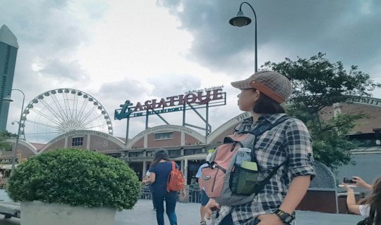 cover 22,590 Steps: Exploring the Grand City on Foot