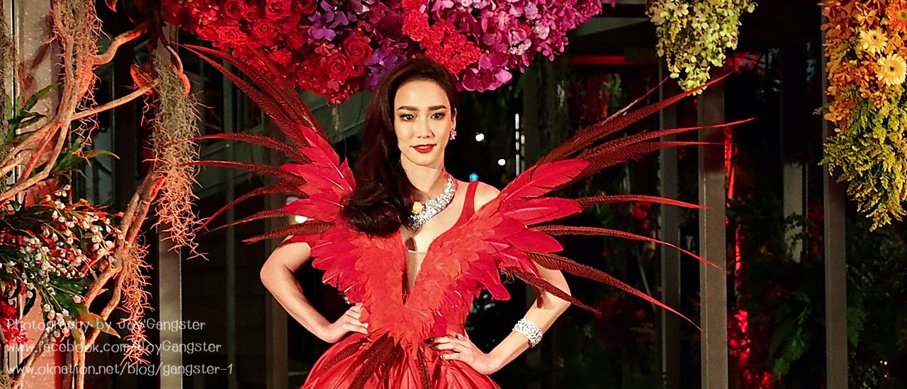 cover Aum Patchrapa Stuns with Blooming Flowers in Celebration of Central Department Store's 70th Anniversary
Aum Patchrapalooked stunning as she posed with blooming flowers to celebrate the 70th anniversary of Central Department Store.
