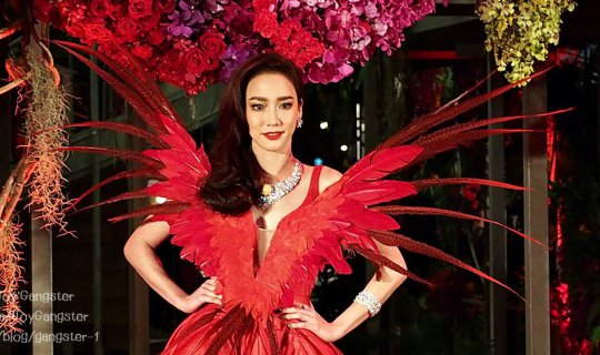 Cover Aum Patchrapa Stuns with Blooming Flowers in Celebration of Central ...