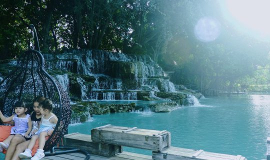 cover One-Day Trip to Hangar Cafe: A Chic Coffee Destination ☕️ 
This sentence translates to a concise and informative description of a one-day trip to Hangar Cafe, highlighting its trendy atmosphere.