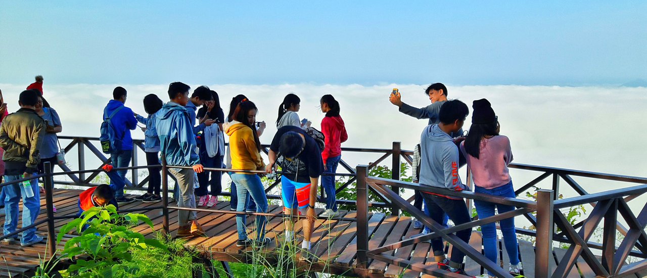 cover Phubua Bid, Loei Province
This translates the Thai phrase "ภูบ่อบิด เมืองเลย" to English, indicating the location of Phubua Bid in Loei Province, Thailand.