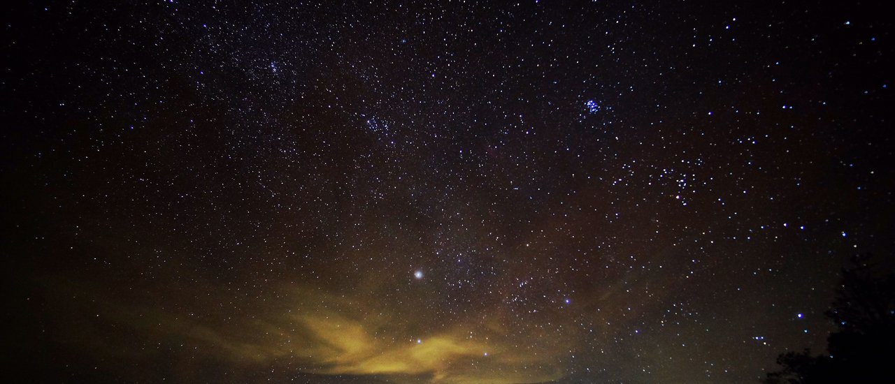 cover Embrace the wind, admire the mist, and hug the starlight at Chong Yen.