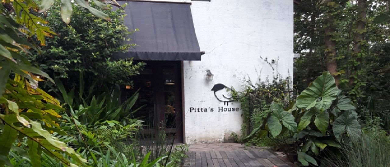 cover Pitta's House: A New Landmark Amidst Nature in Sriracha
Nestled amidst the natural beauty of Sriracha, Pitta's House emerges as a captivating new landmark. This review delves into the culinary experience offered at this enchanting destination.