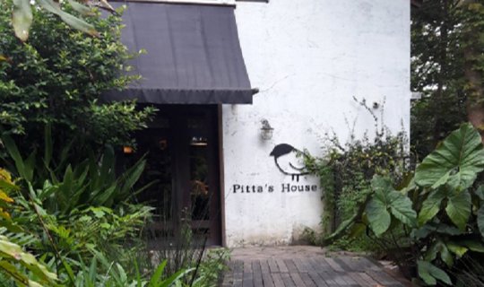 cover Pitta's House: A New Landmark Amidst Nature in Sriracha
Nestled amidst the natural beauty of Sriracha, Pitta's House emerges as a captivating new landmark. This review delves into the culinary experience offered at this enchanting destination.