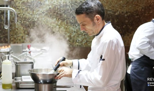 cover The Legendary Italian Flavors of La Scala at The Sukhothai Bangkok
This sentence translates to a description of La Scala restaurant, highlighting its Italian cuisine and legendary status within The Sukhothai Bangkok hotel.