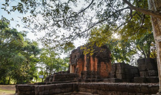 cover In the Footsteps of Khmer Civilization: Episode 1, Prang Ku Somboon
This episode delves into the rich history and architectural marvels of the Khmer civilization, focusing on the magnificent Prang Ku Somboon temple complex.