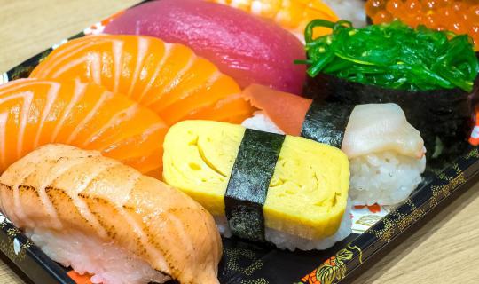 cover Naeki Sushi : Sushi Premium take away ชีวิตที่ดีขึ้นเพราะมีเธอ