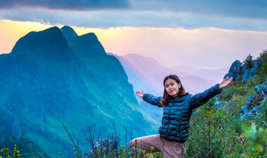 cover The user is requesting a translation from Thai to English. 
Here is the translation:
"Blanket-Doi Luang Chiang Dao, at night watch the stars, in the morning watch the fog."