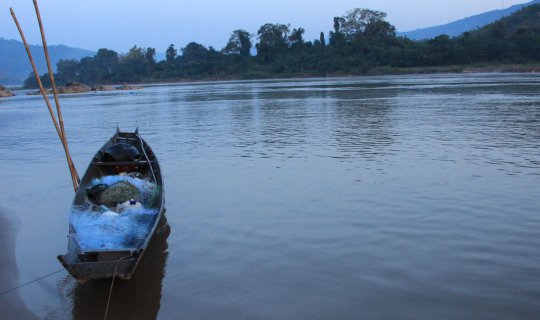 cover Chiang Khong, overlooking the Mekong: Mon Jao Nan Fa Homestay, where the river never sleeps, embraced by the warm mist and mountains.