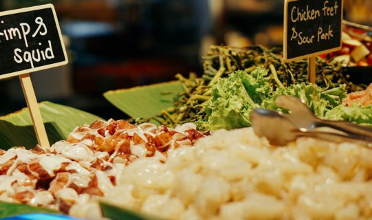 cover The Athenee Hotel Bangkok: A Luxurious Buffet Experience in the Heart of the City
The Athenee Hotel Bangkok, a prestigious establishment located on Witthayu Road in the heart of the city, offers an opulent buffet experience fit for royalty.