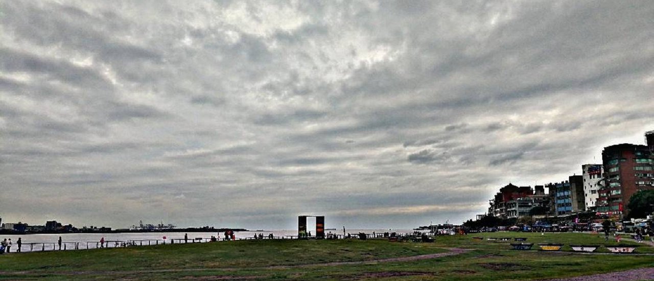 cover Stroll and Enjoy the Breeze with Scenic Views in Tamsui, Taipei, Taiwan