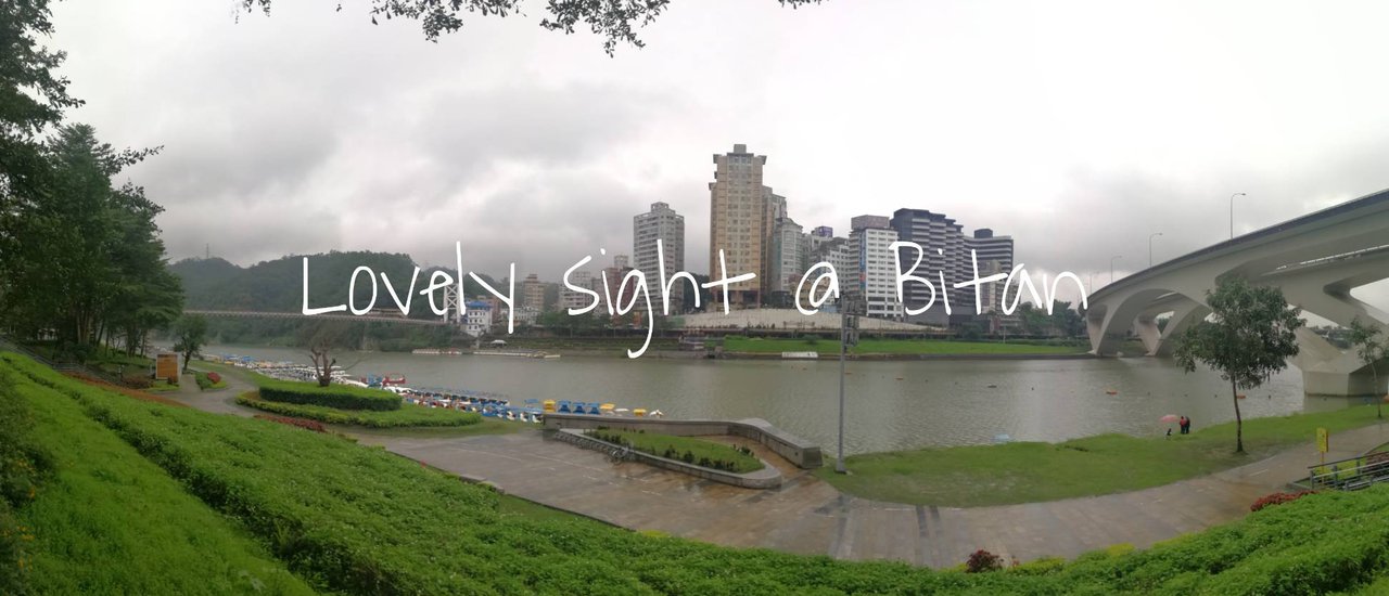 cover A captivating view at Bitan (ปี้ถาน), Taipei, Taiwan.