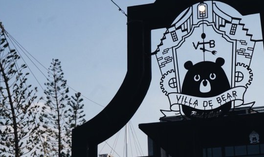 Cover Villa De Bear: Dine at the cutest bear village....