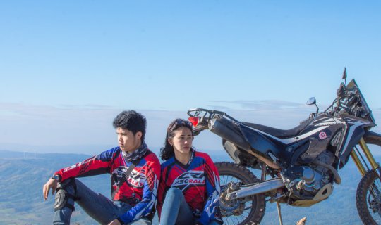 cover 1 day, 1000 kilometers, Pha Tat Wan Phao, followed by Thung Salaeng Luang.