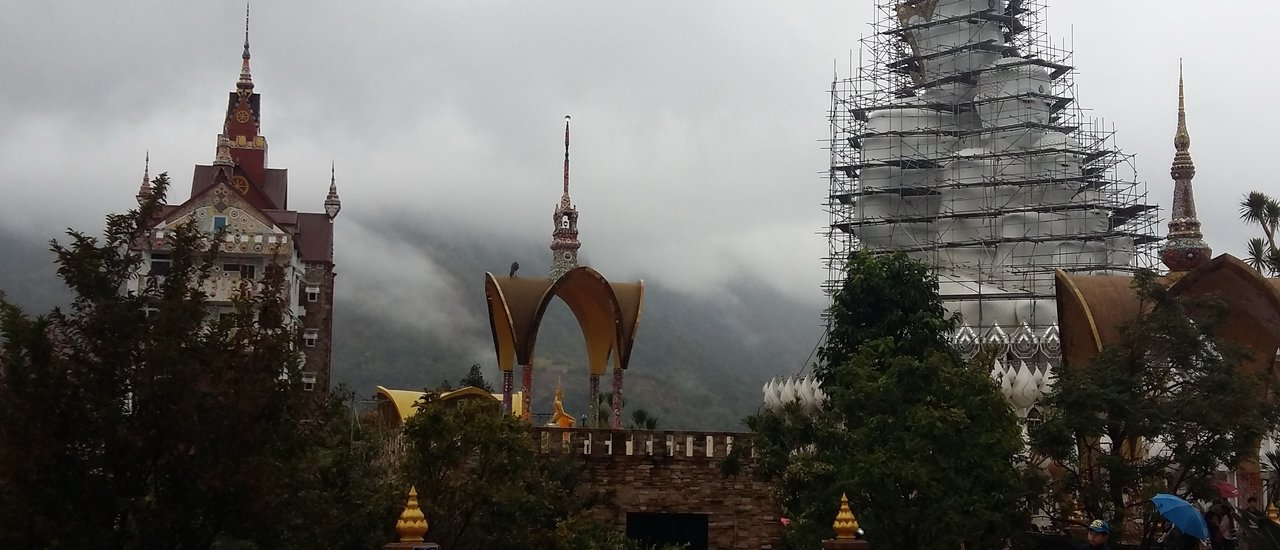 cover Happiness doesn't have to wait for heaven... Go to "Khao Kho to see the sea of fog" in the drizzling rain. It may be cold, but it warms the heart.