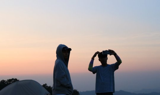 cover Hiking with him, how could I be lonely? Let's take our bodies to touch the heights of "Khao Kamphaeng", Kanchanaburi.