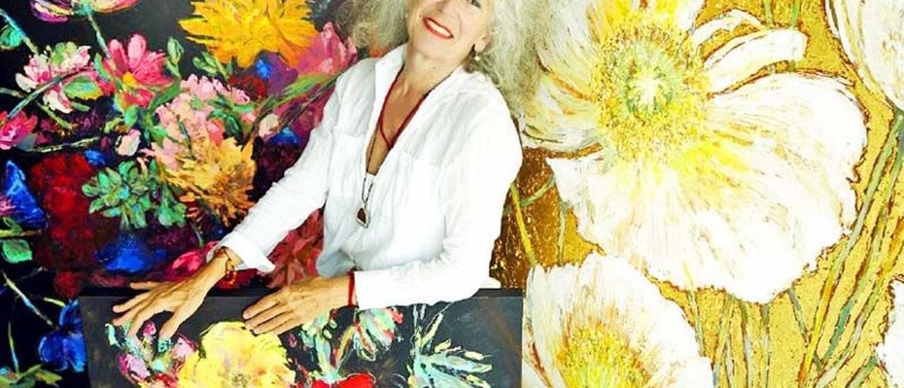 cover Arianna Caroli: Artist in Residence
World-renowned artist Arianna Caroli captures the captivating power of floral beauty in her exhibition "Arianna Caroli: Artist in Residence."