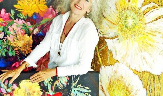 cover Arianna Caroli: Artist in Residence
World-renowned artist Arianna Caroli captures the captivating power of floral beauty in her exhibition "Arianna Caroli: Artist in Residence."